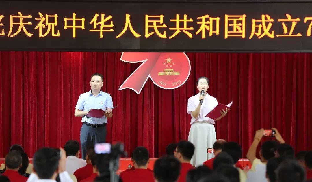 一个长方形的周长是40厘米，长与宽的比是3:2，长方形的面积是多少平方厘米游戏画面